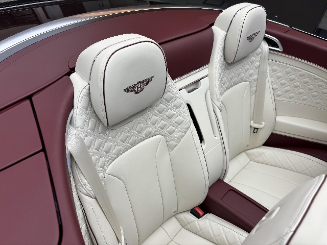 BENTLEY CONTINENTAL 2022 Image 39