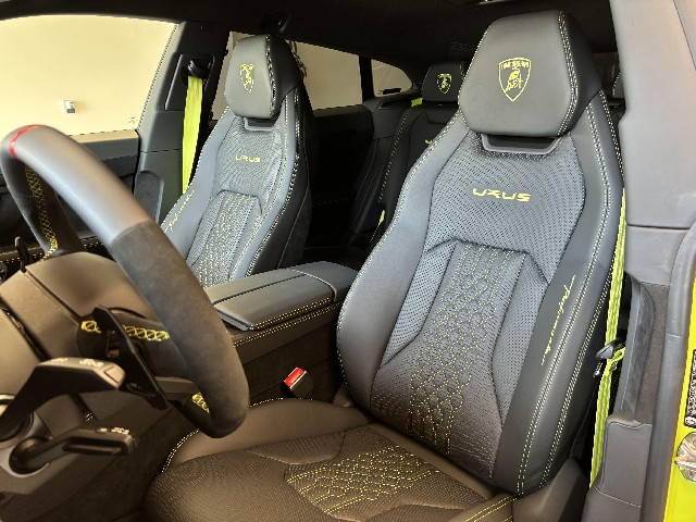 LAMBORGHINI URUS 2024 Image 23