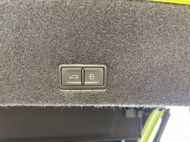 LAMBORGHINI URUS 2024 Image 28