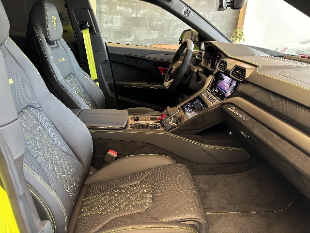 LAMBORGHINI URUS 2024 Image 30