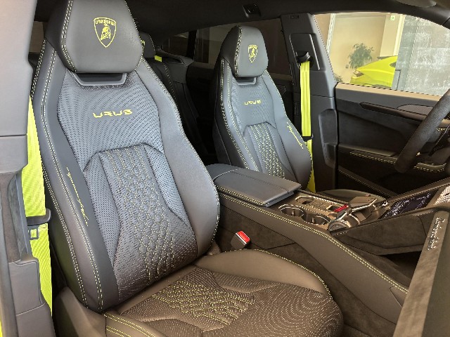 LAMBORGHINI URUS 2024 Image 31