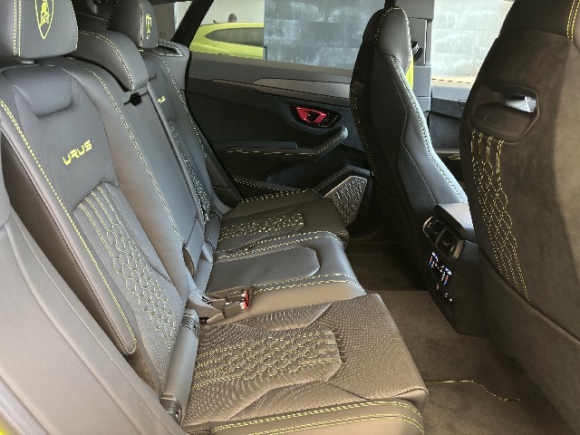 LAMBORGHINI URUS 2024 Image 33