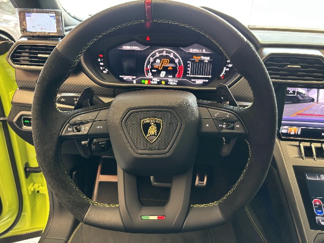 LAMBORGHINI URUS 2024 Image 36