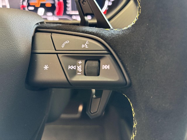 LAMBORGHINI URUS 2024 Image 38