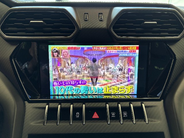 LAMBORGHINI URUS 2024 Image 44