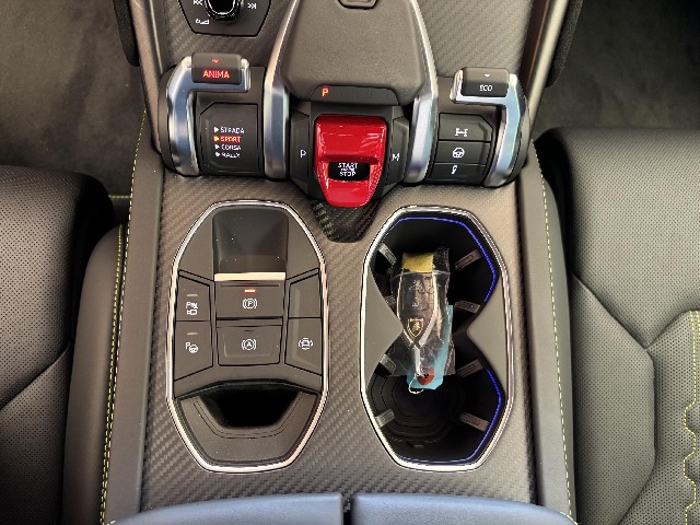 LAMBORGHINI URUS 2024 Image 47