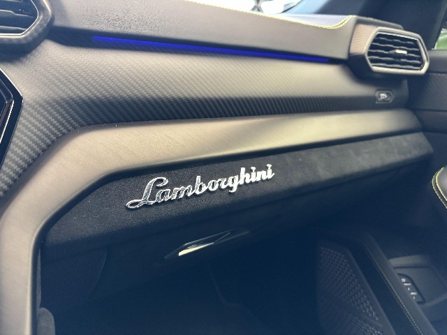 LAMBORGHINI URUS 2024 Image 48