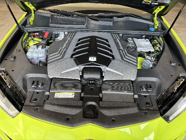LAMBORGHINI URUS 2024 Image 49