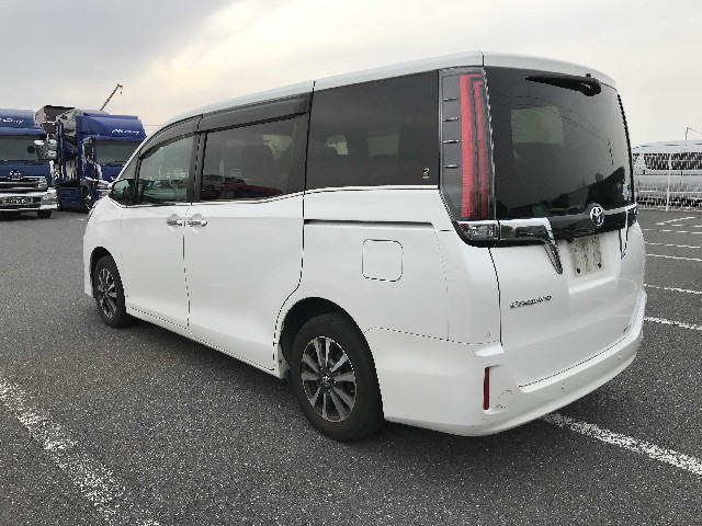 TOYOTA ESQUIRE 2019 Image 19