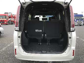 TOYOTA ESQUIRE 2019 Image 9