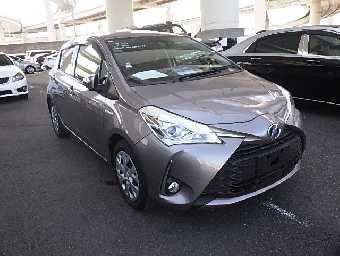 TOYOTA VITZ 2017 Image 2