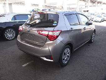 TOYOTA VITZ 2017 Image 4