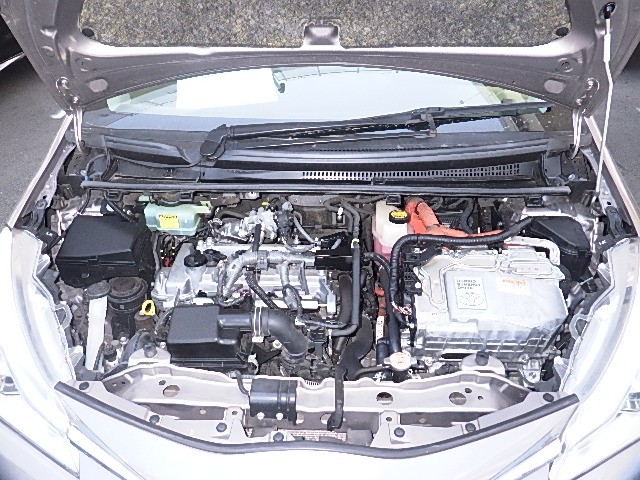 TOYOTA VITZ 2017 Image 21