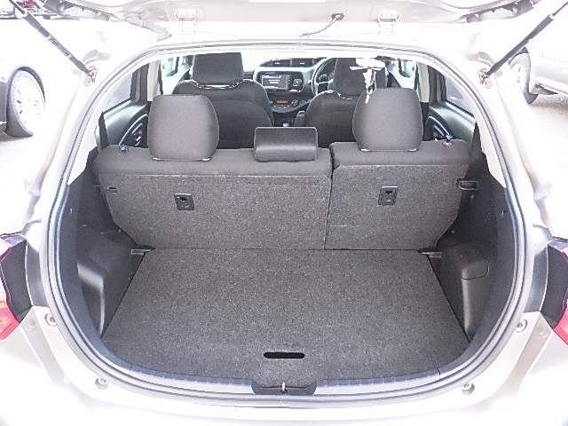 TOYOTA VITZ 2017 Image 22