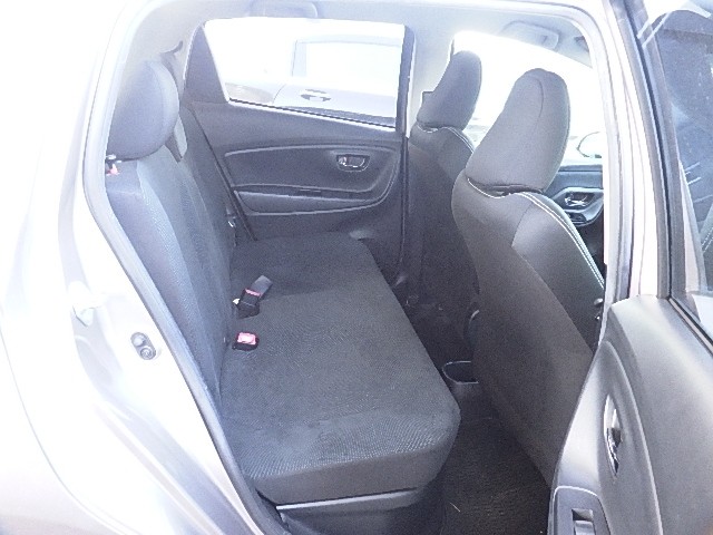 TOYOTA VITZ 2017 Image 25