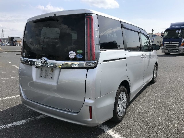 TOYOTA NOAH 2019 Image 20