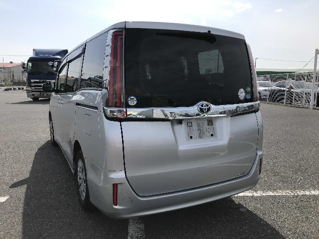 TOYOTA NOAH 2019 Image 21