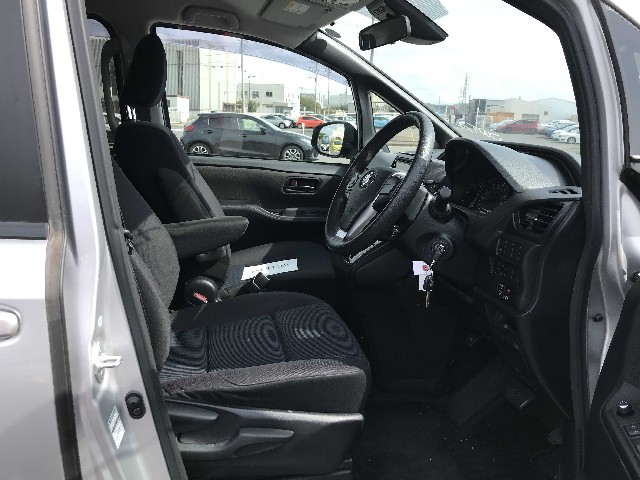 TOYOTA NOAH 2019 Image 23