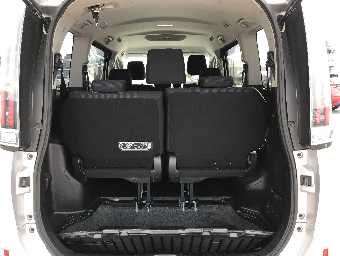 TOYOTA NOAH 2019 Image 8