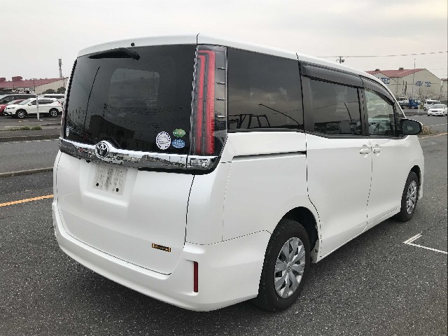 TOYOTA NOAH 2019 Image 21