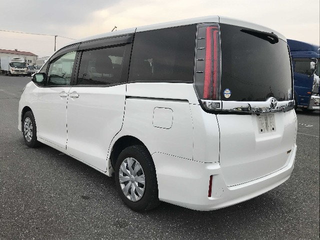 TOYOTA NOAH 2019 Image 22