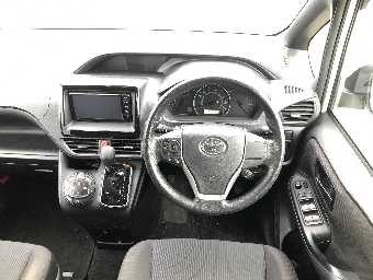 TOYOTA NOAH 2019 Image 5