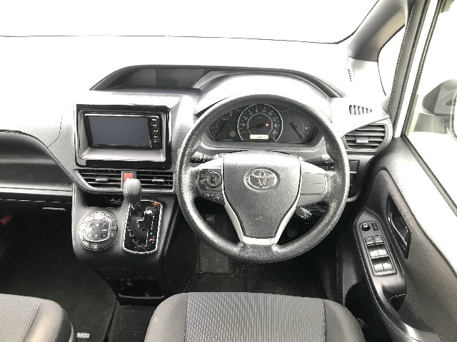 TOYOTA NOAH 2019 Image 23