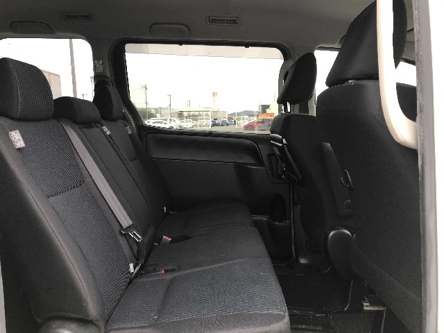 TOYOTA NOAH 2019 Image 25