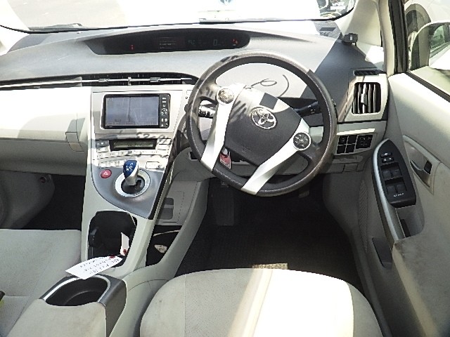 TOYOTA PRIUS 2012 Image 26