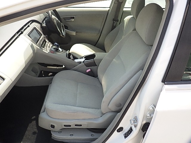 TOYOTA PRIUS 2012 Image 29