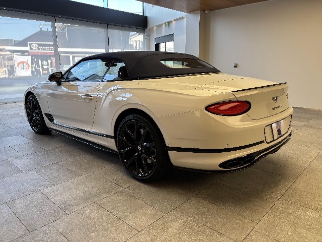 BENTLEY CONTINENTAL 2023 Image 21