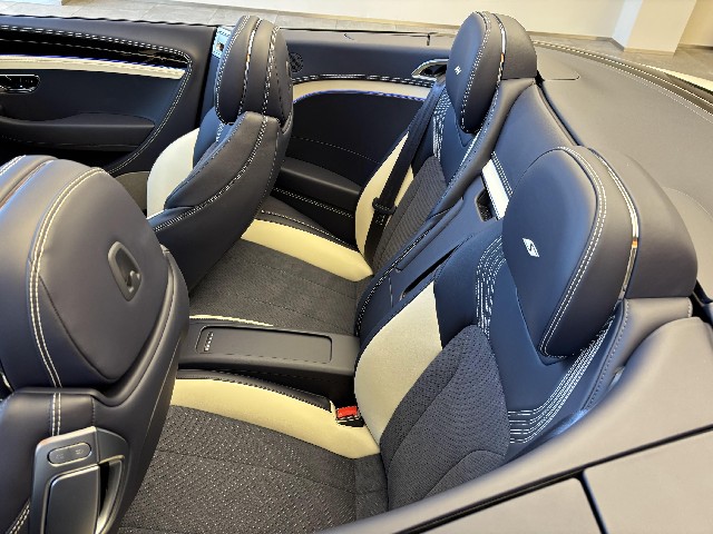 BENTLEY CONTINENTAL 2023 Image 33
