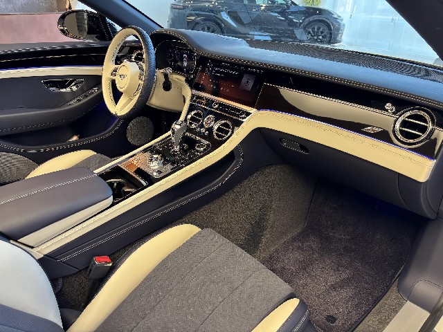BENTLEY CONTINENTAL 2023 Image 35