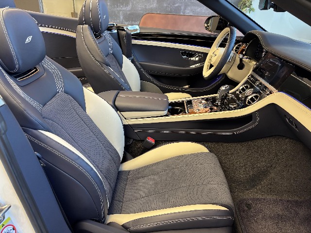 BENTLEY CONTINENTAL 2023 Image 36