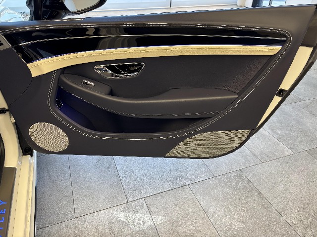 BENTLEY CONTINENTAL 2023 Image 38