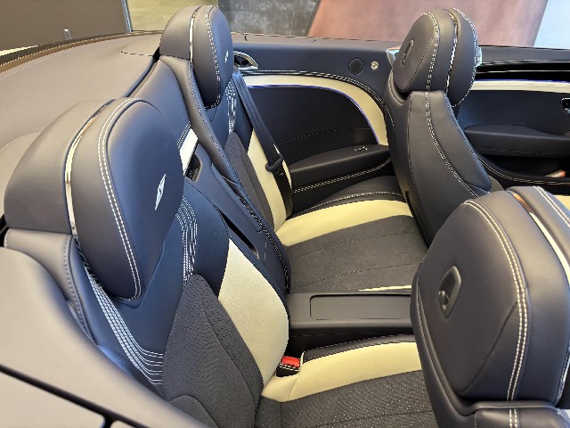 BENTLEY CONTINENTAL 2023 Image 39