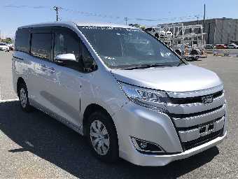TOYOTA NOAH 2019 Image 2