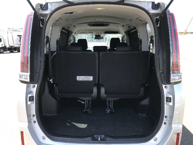 TOYOTA NOAH 2019 Image 26