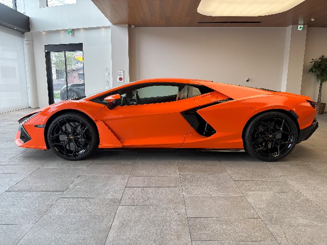 LAMBORGHINI REVUELTO 2025 Image 24