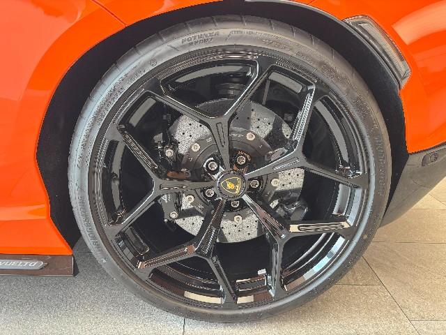 LAMBORGHINI REVUELTO 2025 Image 26