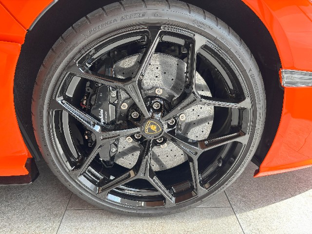LAMBORGHINI REVUELTO 2025 Image 28