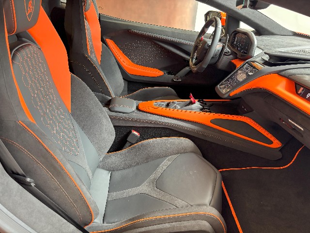 LAMBORGHINI REVUELTO 2025 Image 33