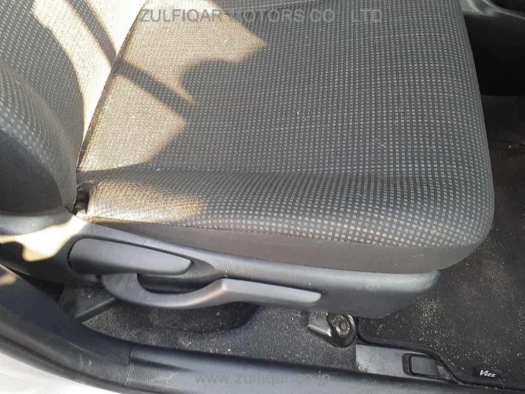 TOYOTA VITZ 2020 Image 8