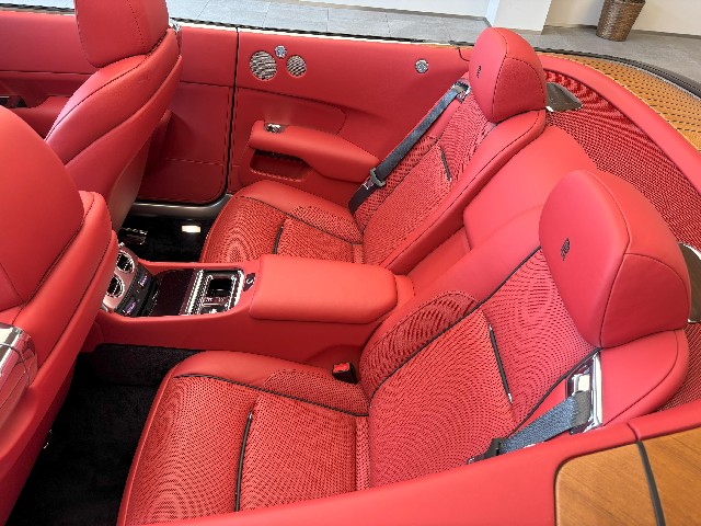 ROLLS ROYCE DAWN 2016 Image 40