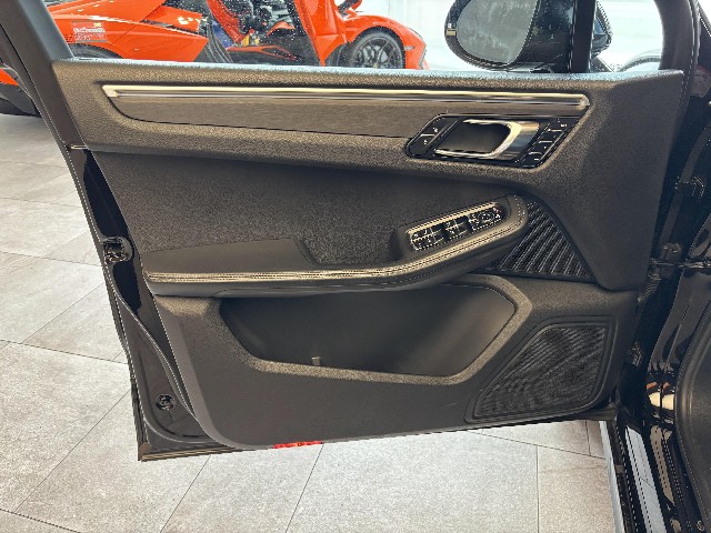 PORSCHE MACAN 2017 Image 24