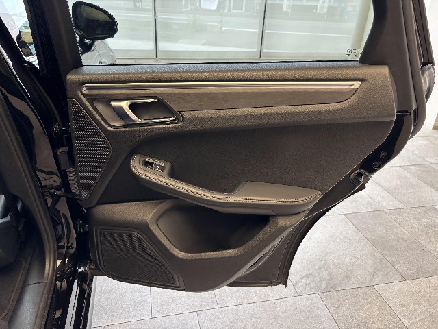 PORSCHE MACAN 2017 Image 32