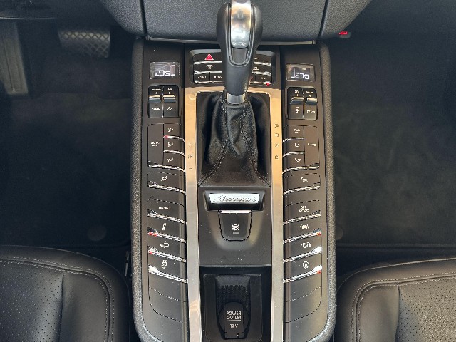 PORSCHE MACAN 2017 Image 47
