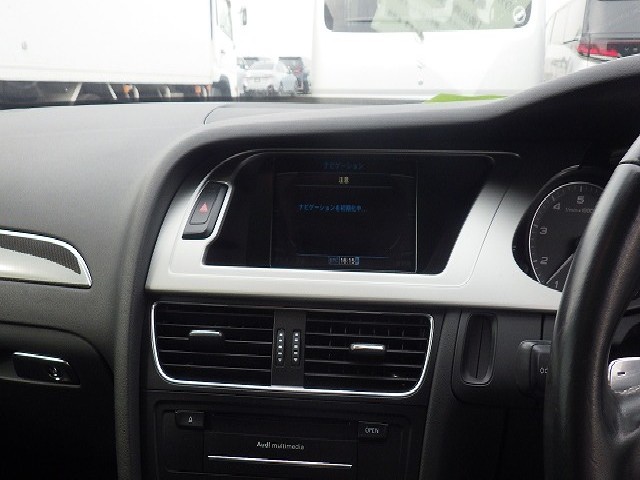 AUDI S4 AVANT 2010 Image 19