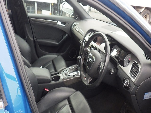 AUDI S4 AVANT 2010 Image 21