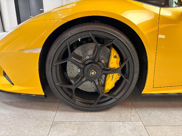 LAMBORGHINI HURACAN 2019 Image 25